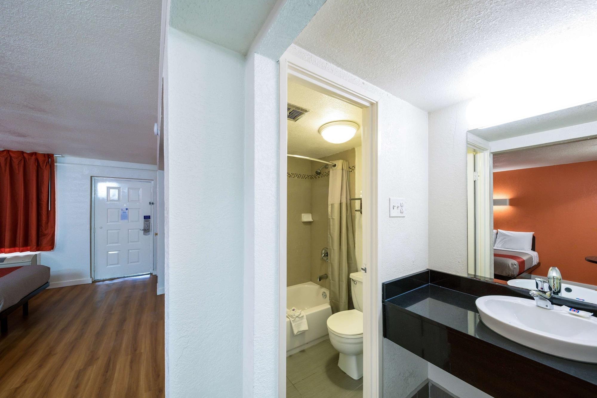 Motel 6-Dallas, Tx - Farmers Branch Eksteriør bilde