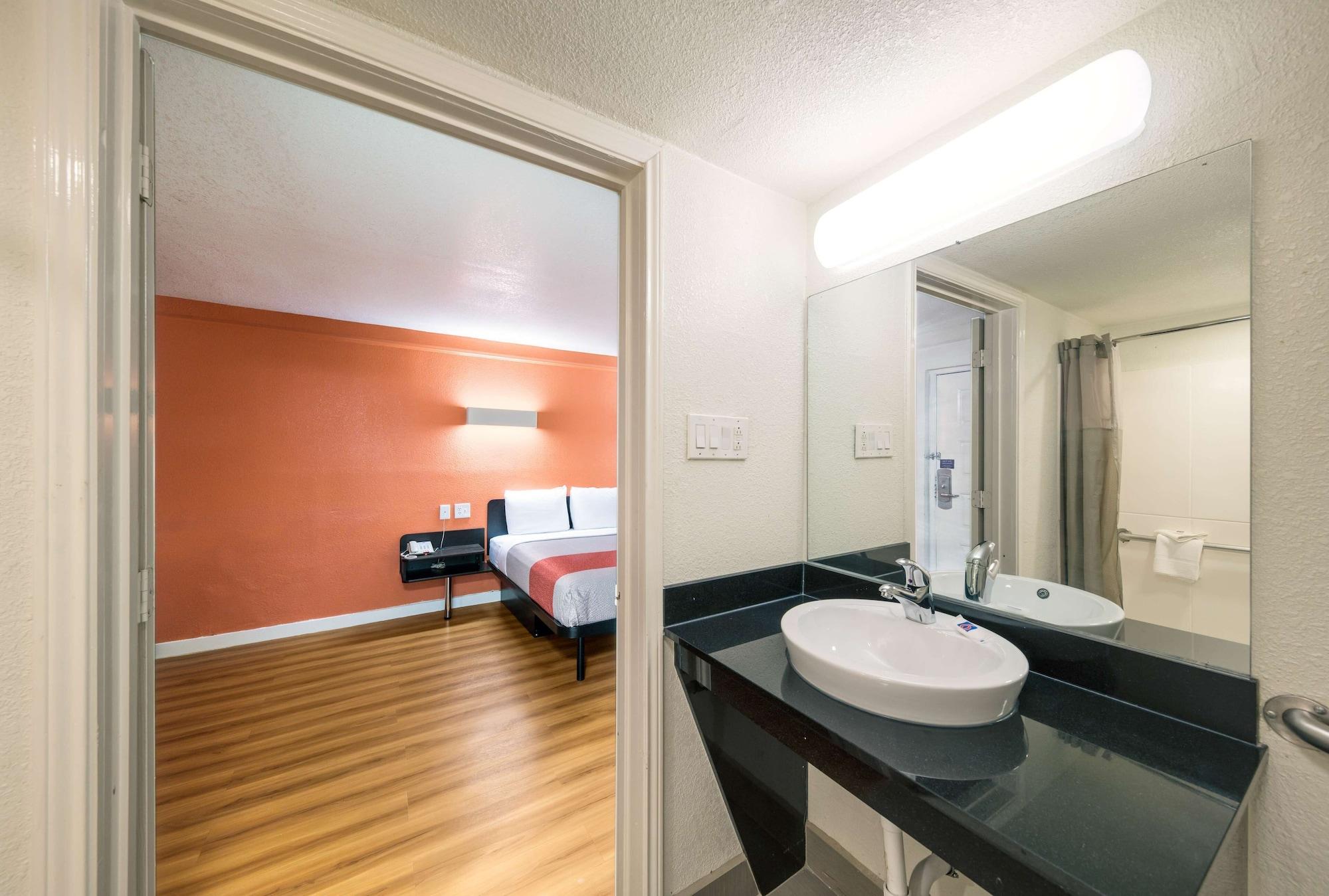 Motel 6-Dallas, Tx - Farmers Branch Eksteriør bilde