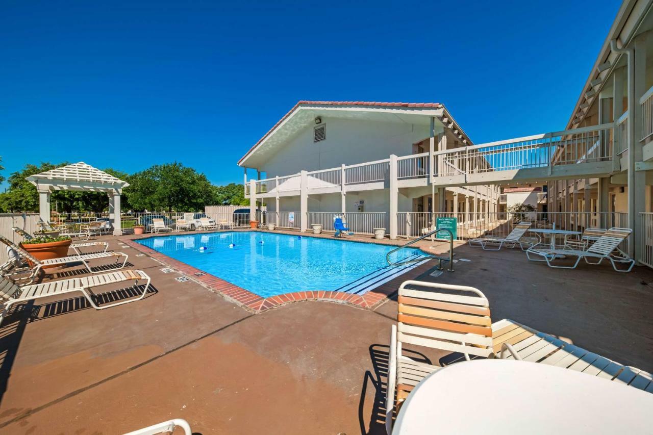 Motel 6-Dallas, Tx - Farmers Branch Eksteriør bilde